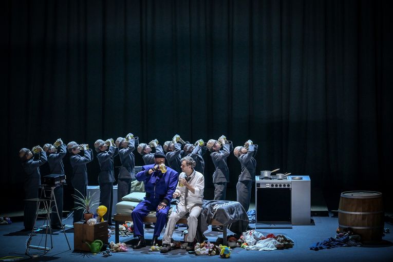 Третья картина : Фауст (Б. Бернхейм) и Мефистофель (К. ван Хорн) в «Погребе Ауэрбаха.