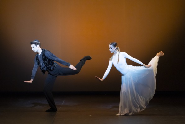 7. К.Тьелхелм и Д.Браун в дуэте из балета «Дибук».