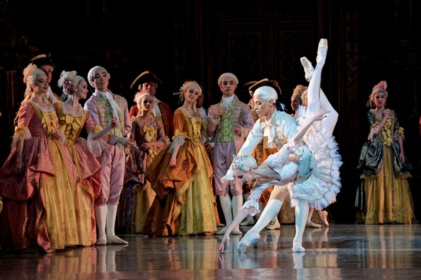 Финальное па де де Авроры (Б.Баттистони) и Дезире (Г.Диоп) в Третьем акте.