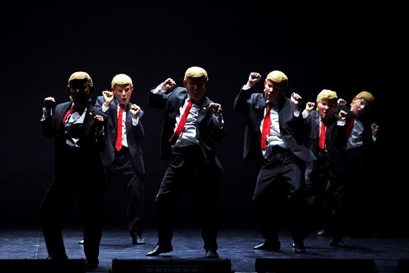 Ансамбль клонов Дональда Трампа.