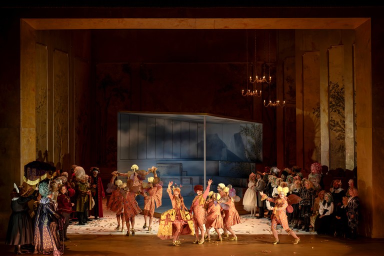 Танцевальный ансамбль лакеев в третьей картине - «Бал-маскарад».