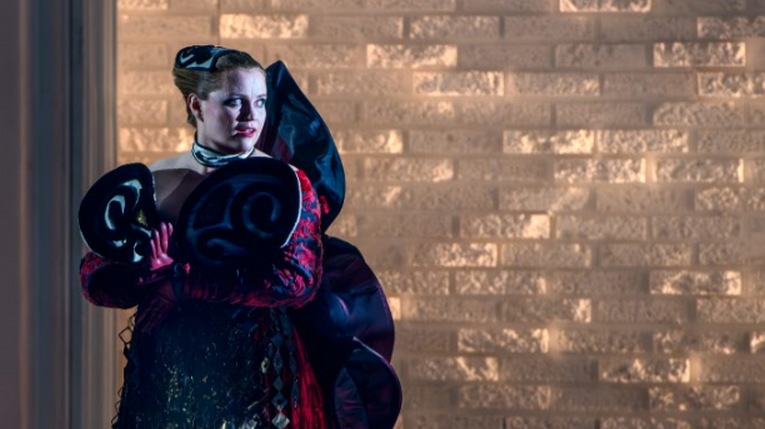 Явление Таис (Р. Уиллис-Соренсен.) в первом акте спектакля.