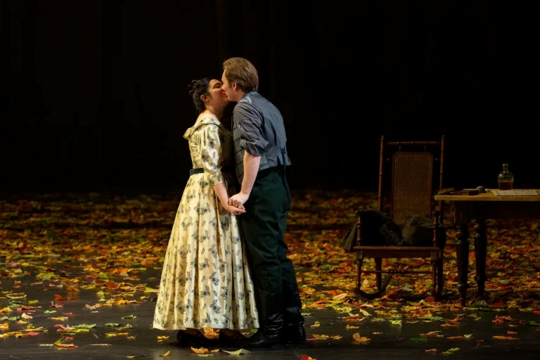 Ольга (М.Монреаль) и Ленский (Б.Волков) в первой картине.