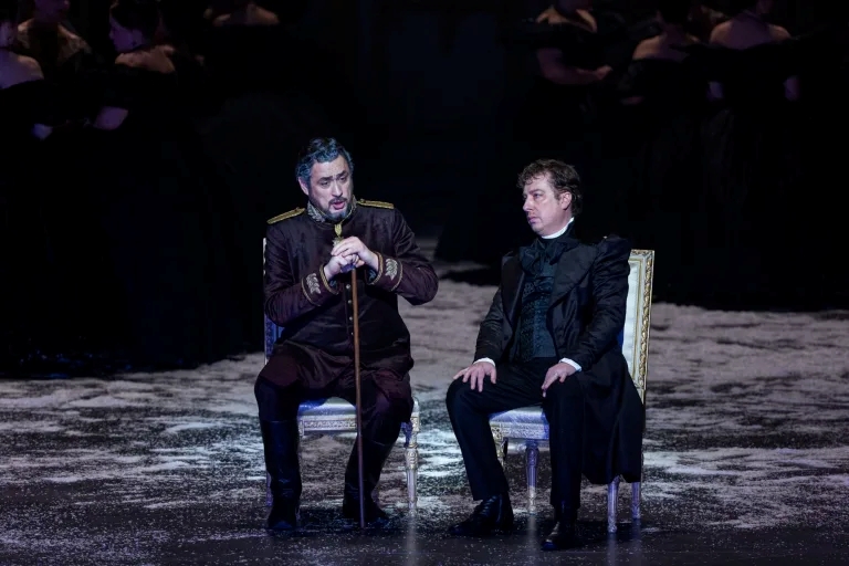  Гремин (А.Цимбалюк) и Онегин (Б.Пинхасович) в третьем акте.   