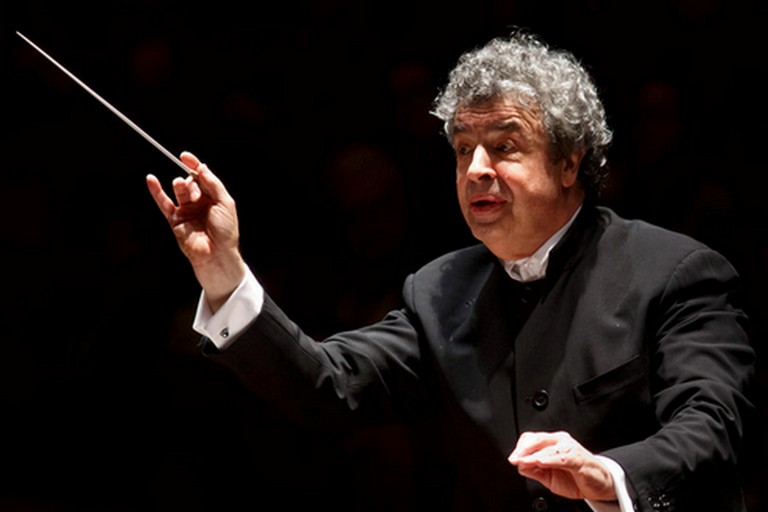 Семён Бычков - выдающийся дирижёр и музыкальный руководитель постановки «Евгения Онегина».