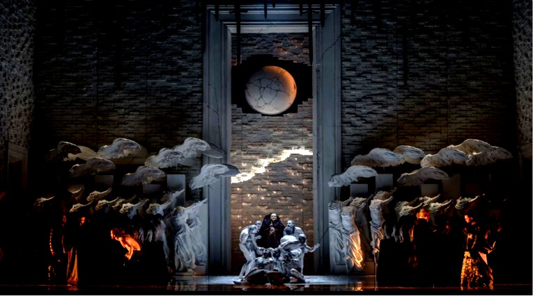 Финал второго акта.