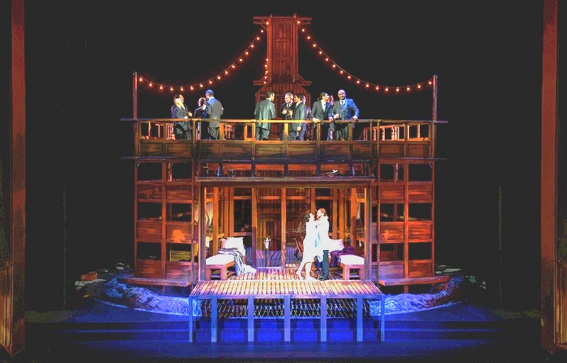 Каркас корабля с видом каюты и палубы.