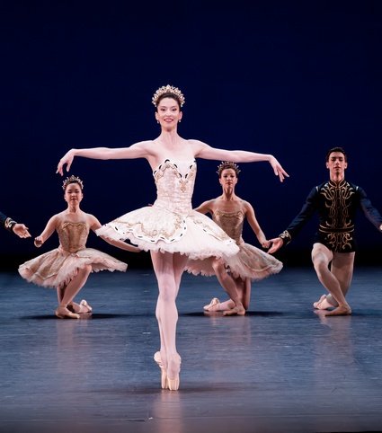 Ханна О’Нейл блистательно солирует в «Ballet impérial».   