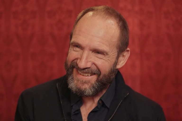 Рэйф Файс - постановщик спектакля.