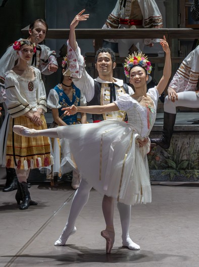 Третий акт: па-де-де Сванильды (К.Наказато) и Франца (А.Де Оливейра Ферейра).