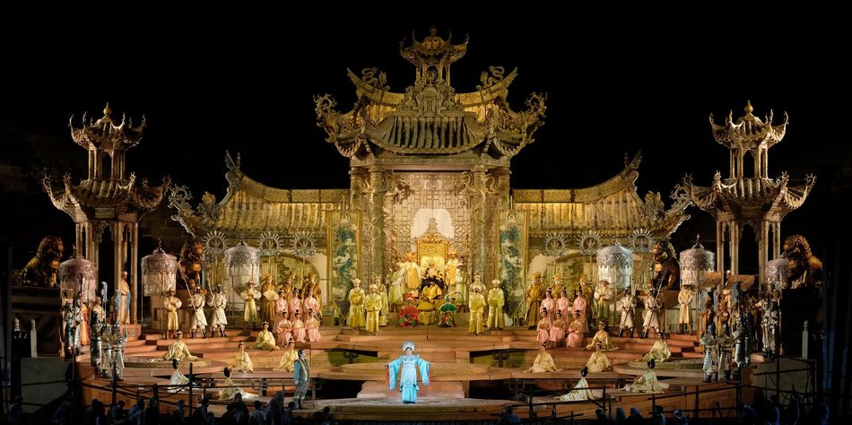 Картина оперы Дж.Пуччини «Турандот» в постановке Ф.Дзеффирелли.